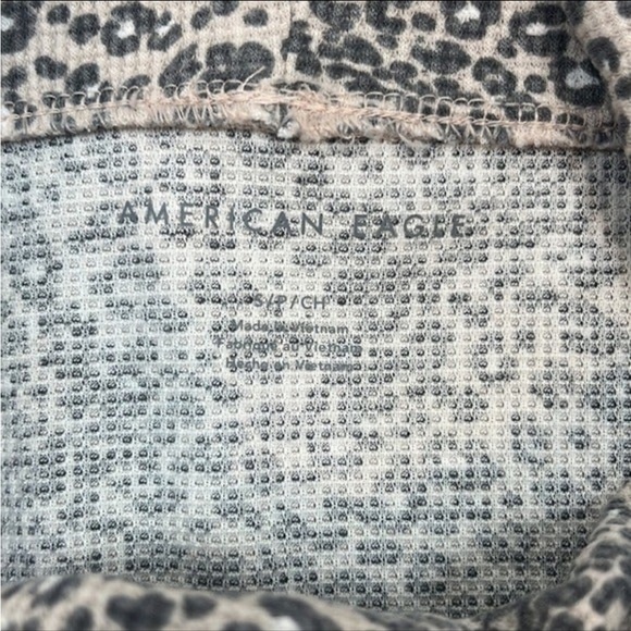 American Eagle Cheetah Print Cropped Turtleneck Size S - Picture 6 of 10